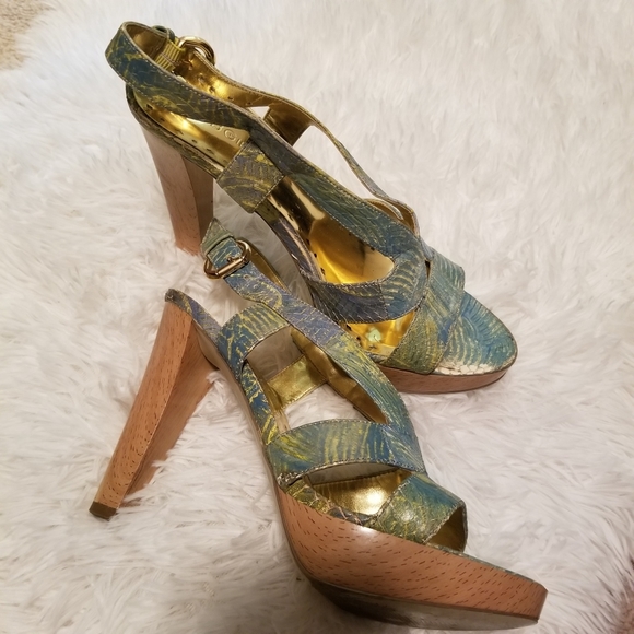 PRICE FIRM - Bcbg Platform Sandals - Picture 2 of 6
